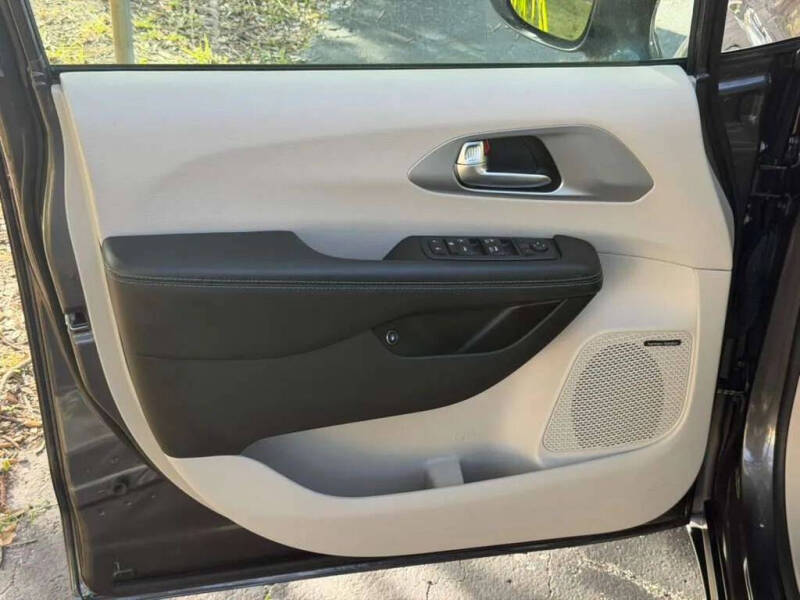 2018 Chrysler Pacifica Hybrid Limited