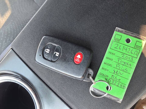 2013 Toyota Prius v Three
