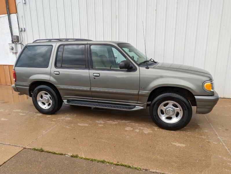 2001 Mercury Mountaineer for sale at Parkway Motors in Osage Beach MO