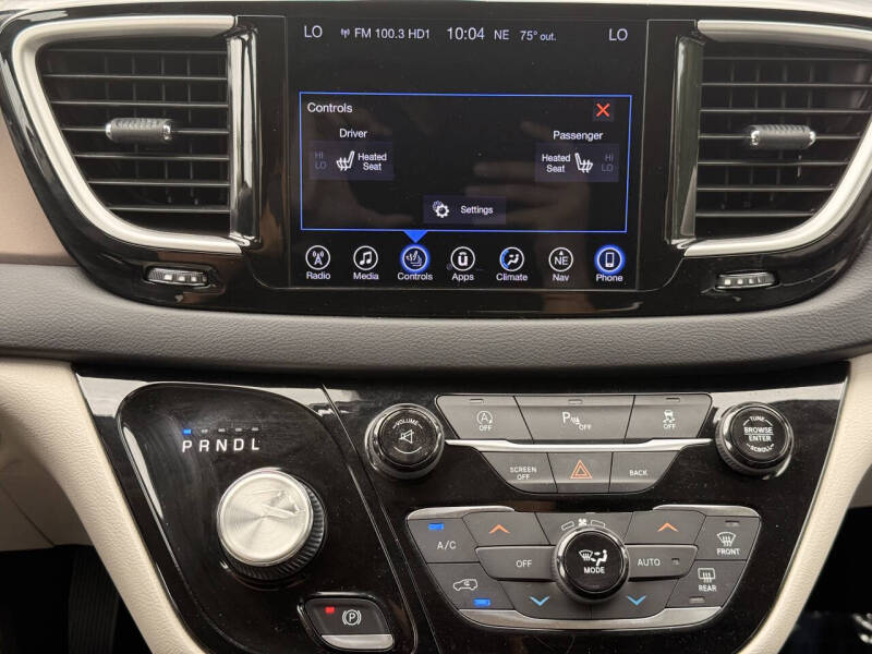 2017 Chrysler Pacifica Touring-L