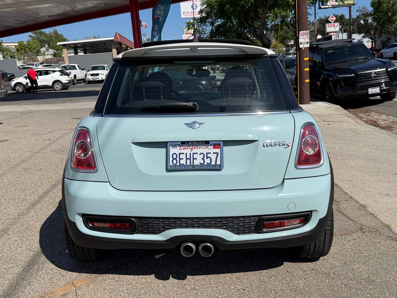 View vehicle photo 6