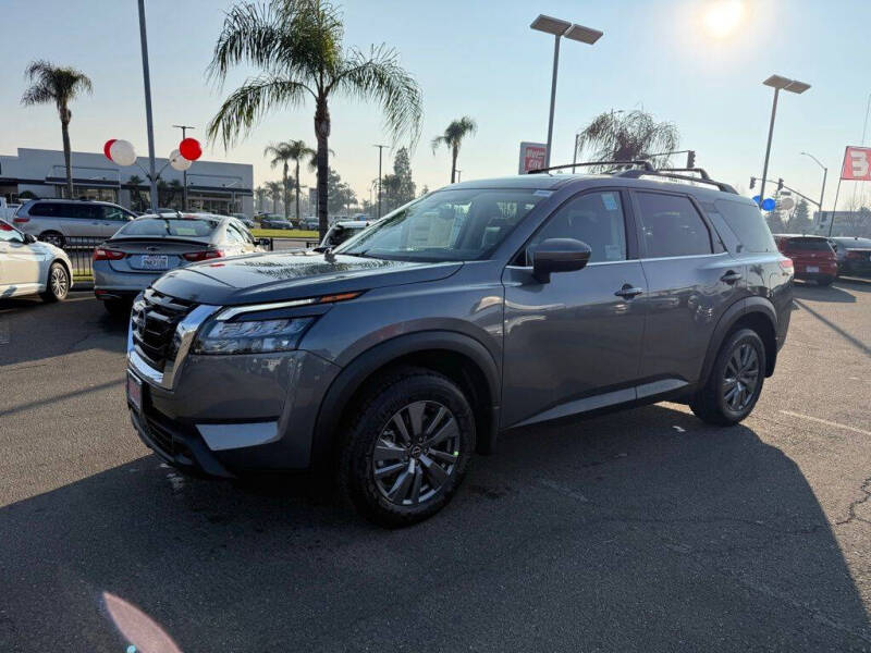 2025 Nissan Pathfinder SV