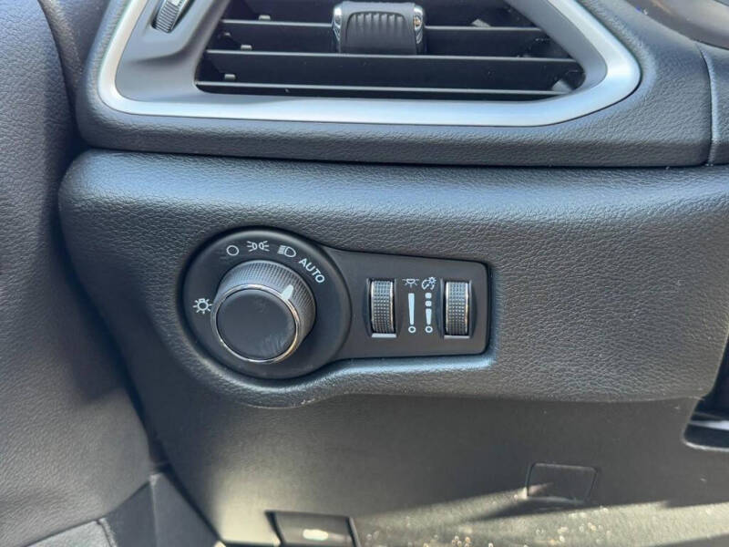 2026 Chrysler Voyager LX