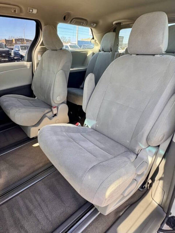 2017 Toyota Sienna L 7-Passenger