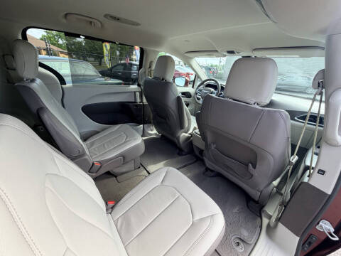 2017 Chrysler Pacifica Touring-L