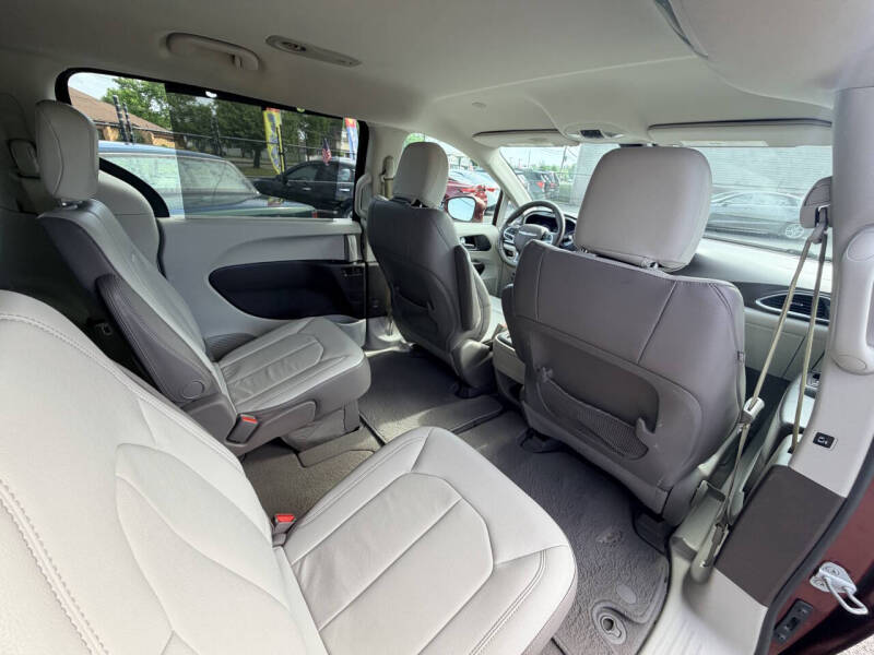 2017 Chrysler Pacifica Touring-L