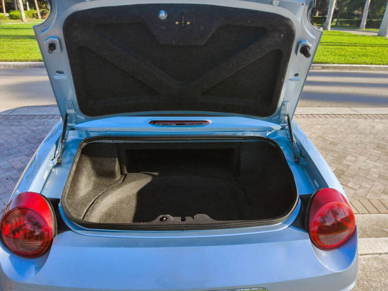 2004 Ford Thunderbird Deluxe