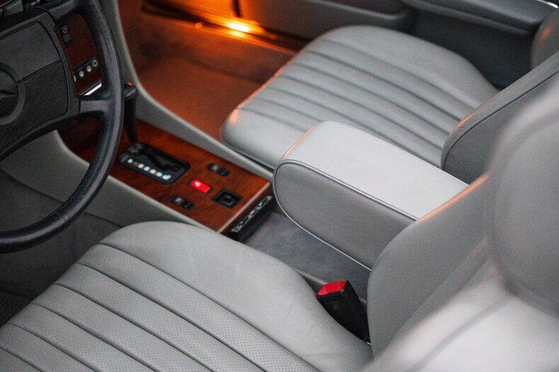 1986 Mercedes-Benz 560-Class 560 SL