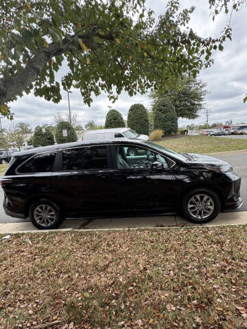 2025 Toyota Sienna LE 8-Passenger