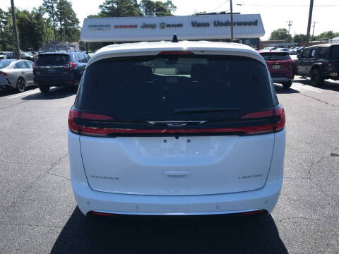 2027 Chrysler Pacifica Limited