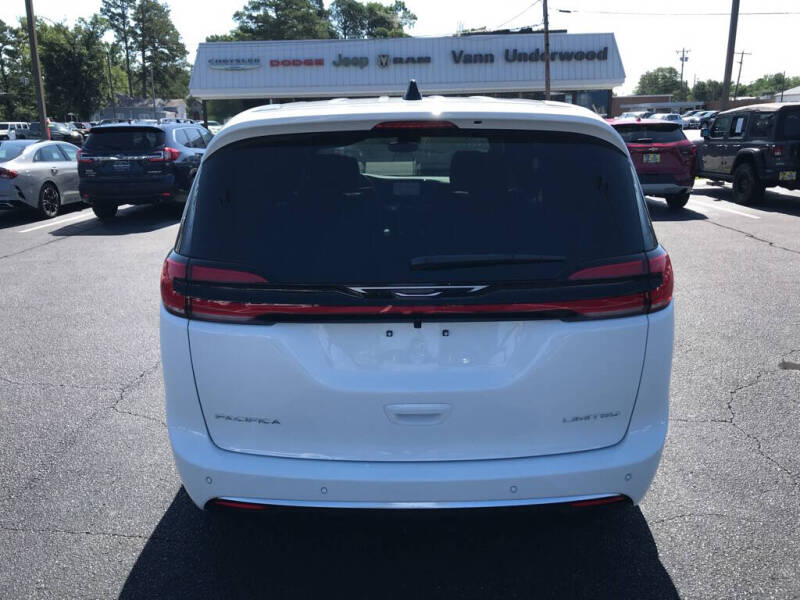 2027 Chrysler Pacifica Limited