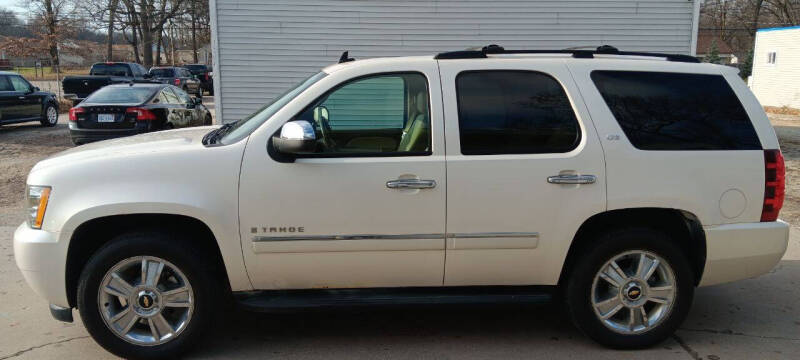 2009 Chevrolet Tahoe LTZ photo 2