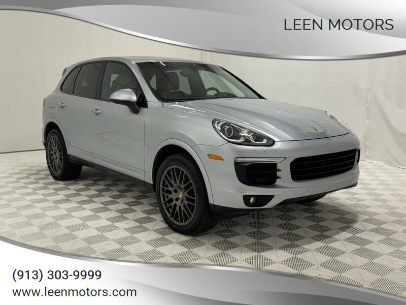 2017 Porsche Cayenne Platinum Edition's photo