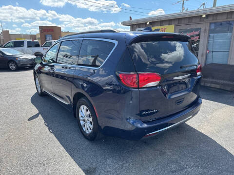 2017 Chrysler Pacifica Touring-L