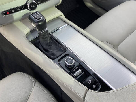 2016 Volvo XC90 T5 Momentum