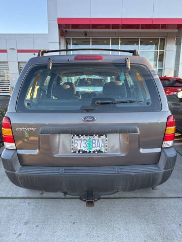 2004 Ford Escape XLS Value