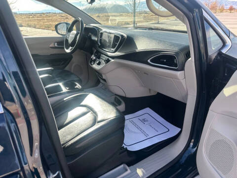 2023 Chrysler Pacifica Plug-In Hybrid Touring L