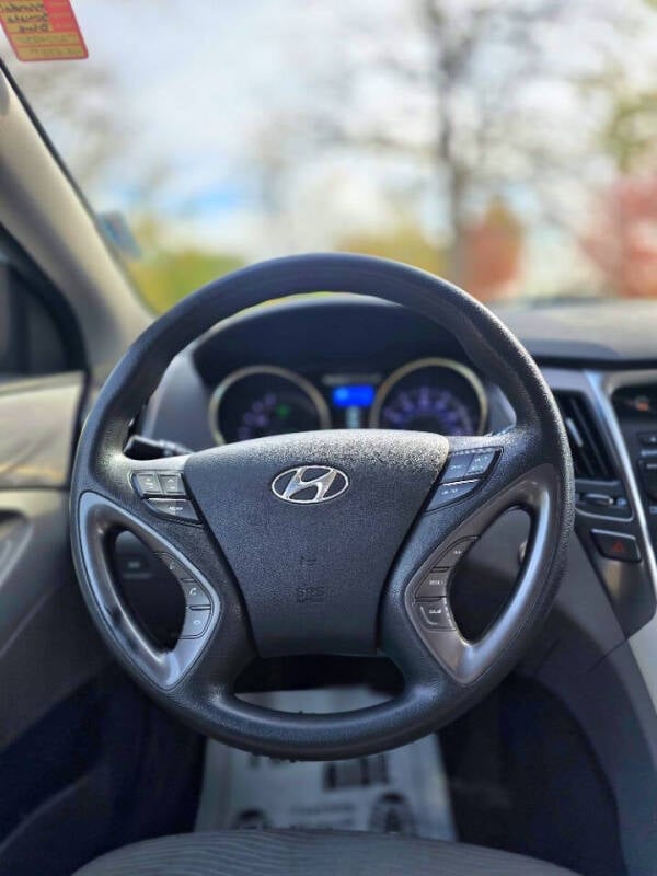 2012 Hyundai Sonata Hybrid Base photo 12