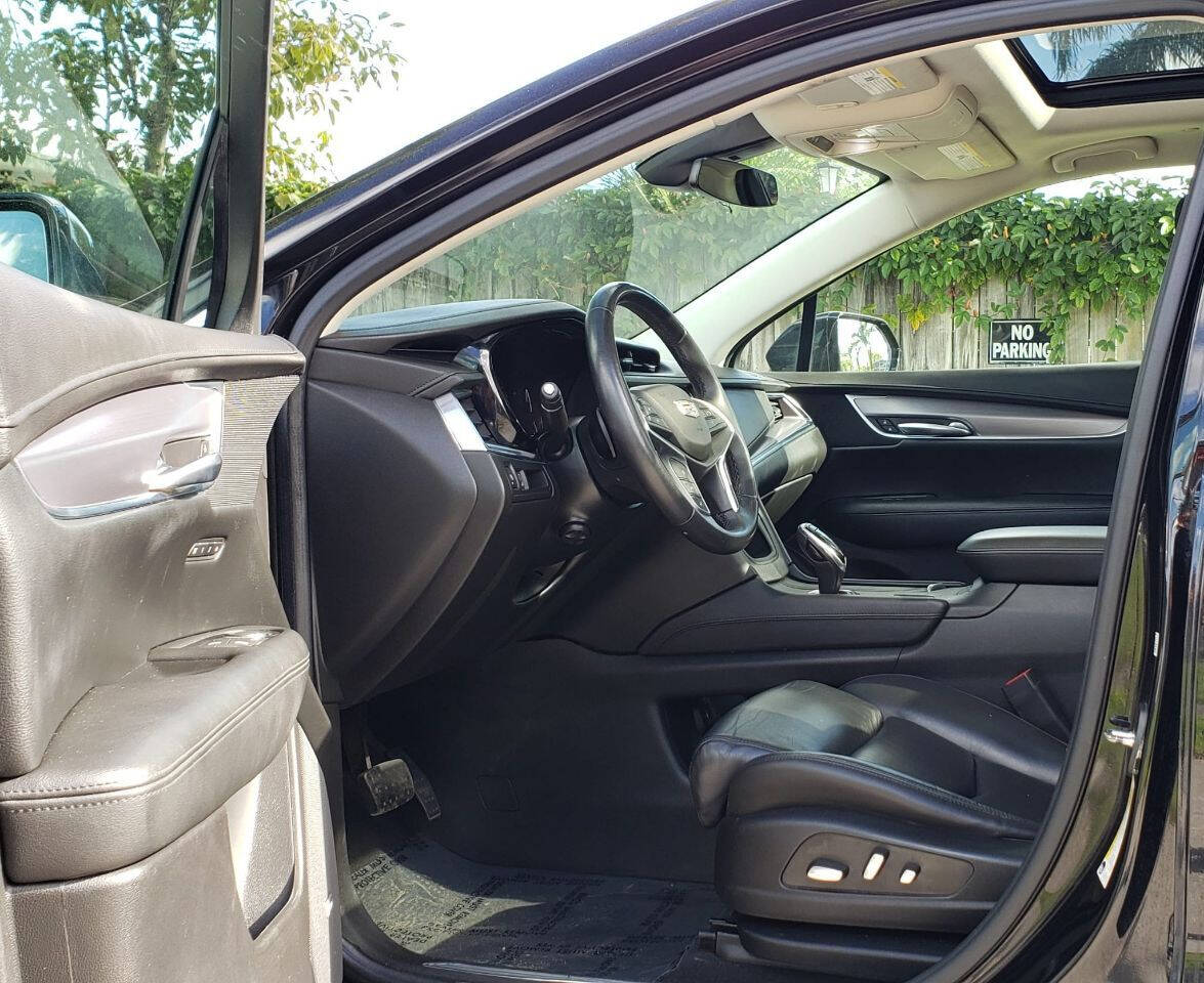 2017 Cadillac XT5  - $18,120