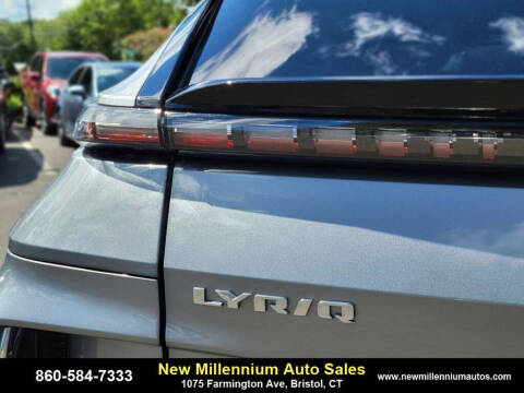 2024 Cadillac LYRIQ Luxury 1