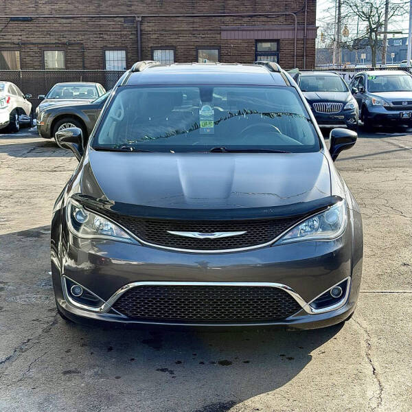 2017 Chrysler Pacifica Touring-L