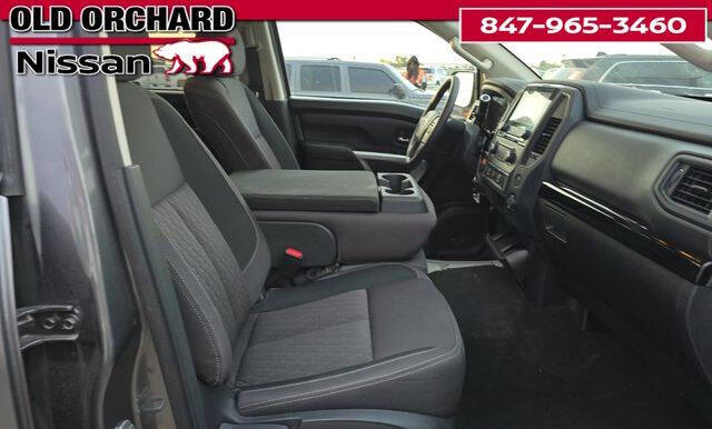 2023 Nissan Titan SV