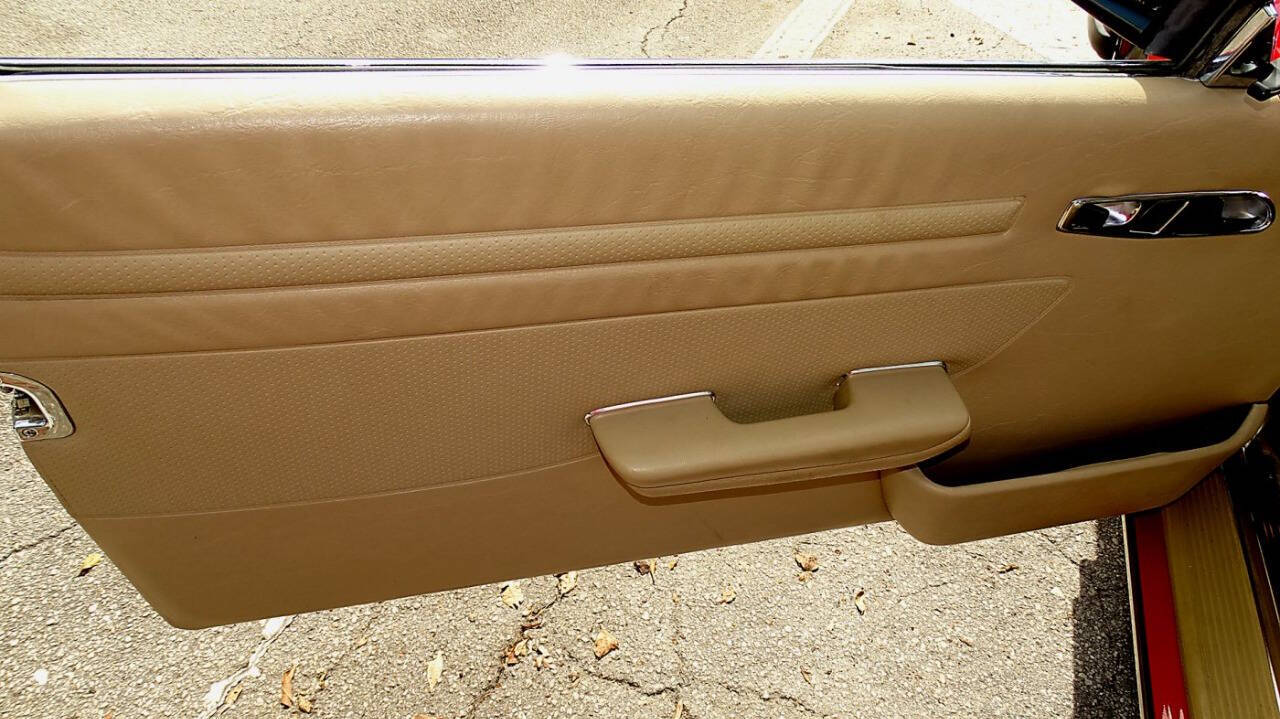 1985 Mercedes-Benz 380-Class 23