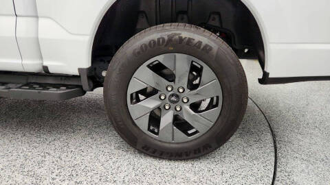 2025 Ford F-150 Lightning Flash