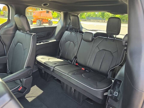 2027 Chrysler Pacifica Limited