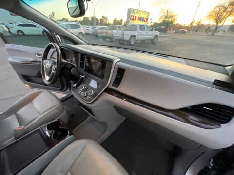 2017 Toyota Sienna XLE 8-Passenger