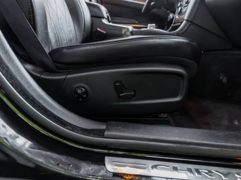 2016 Chrysler 300 C Platinum
