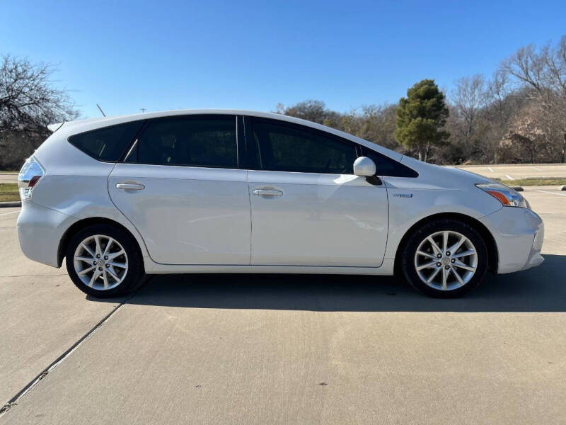2013 Toyota Prius v Two