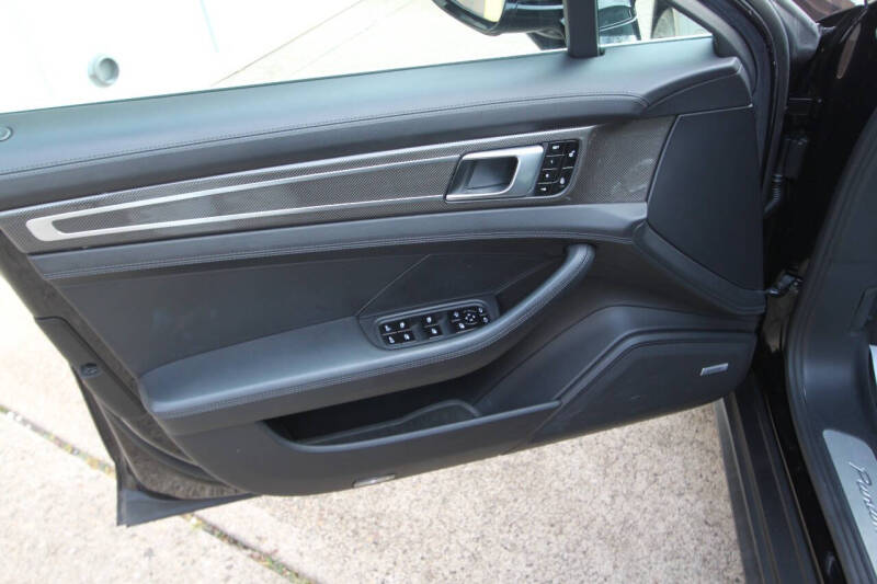 2017 Porsche Panamera Turbo