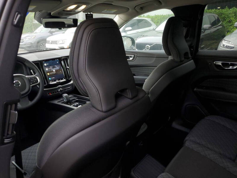 2025 Volvo XC60 T8 Core Dark Theme