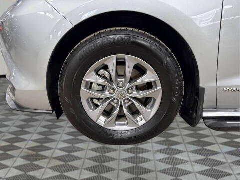 2021 Toyota Sienna LE 8-Passenger