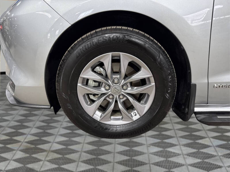 2021 Toyota Sienna LE 8-Passenger