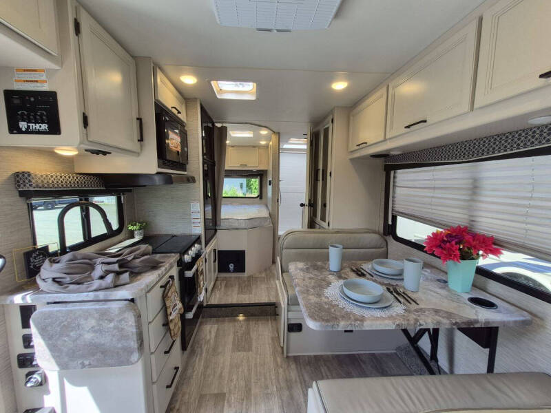 2023 Thor Motor Coach Chateau 22E