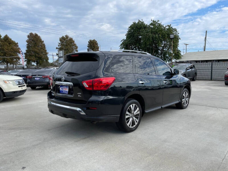 2019 Nissan Pathfinder SL photo 5