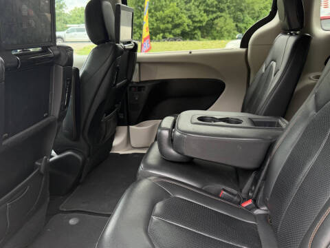2017 Chrysler Pacifica Touring-L Plus