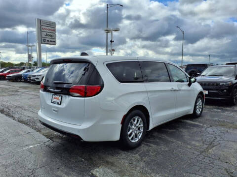 2026 Chrysler Voyager LX