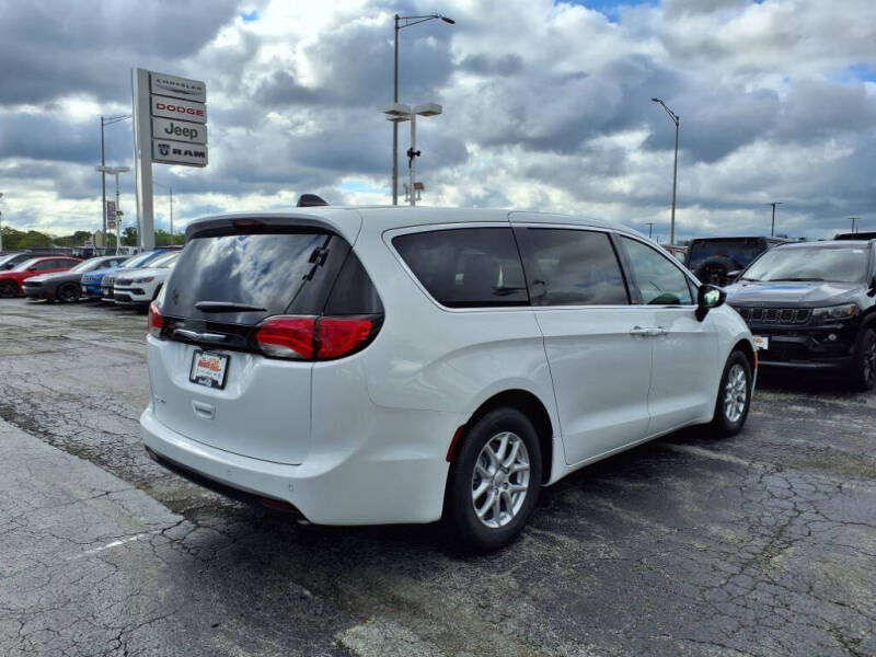 2026 Chrysler Voyager LX