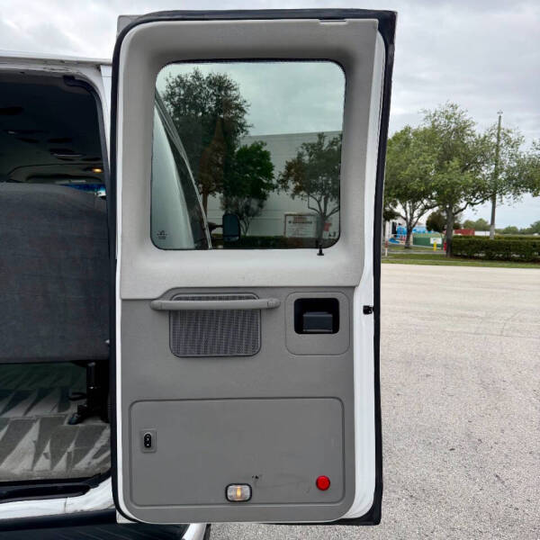 2011 Ford E-350
