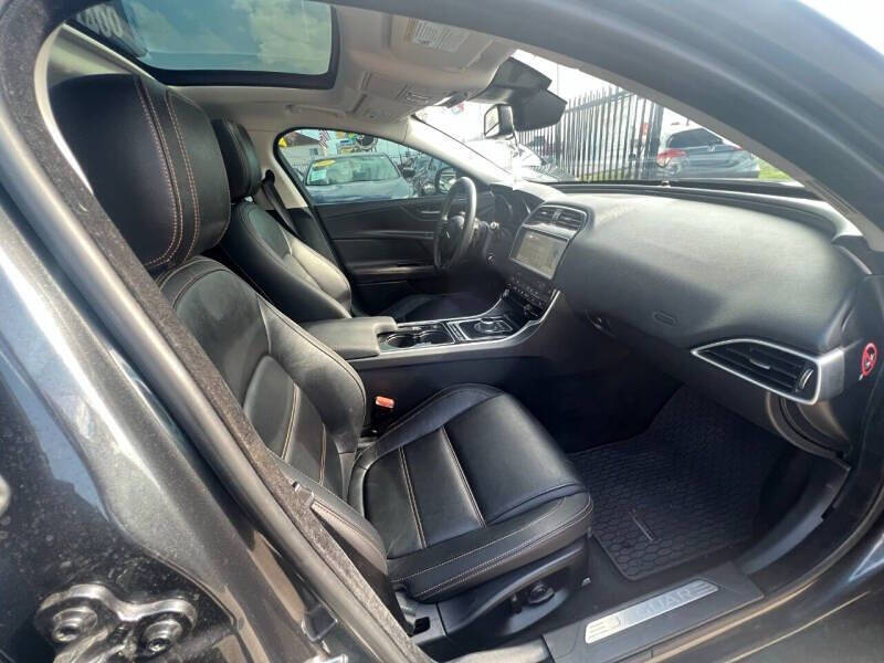 2017 Jaguar XE 25t Prestige