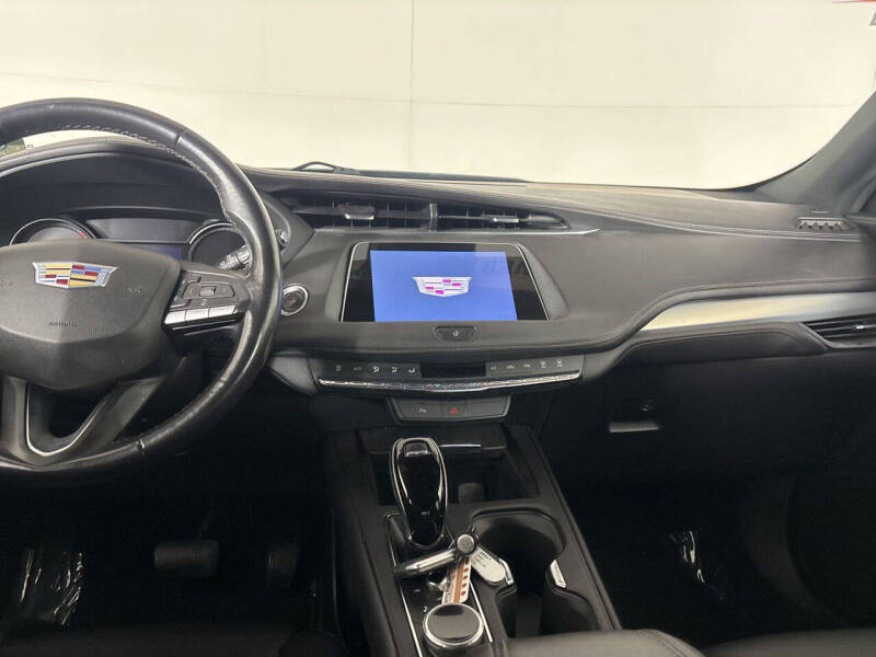 2022 Cadillac XT4 Premium Luxury