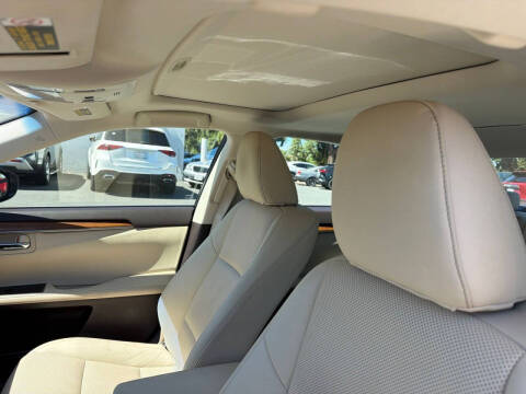 2017 Lexus ES 300h