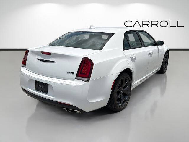 2023 Chrysler 300 Touring