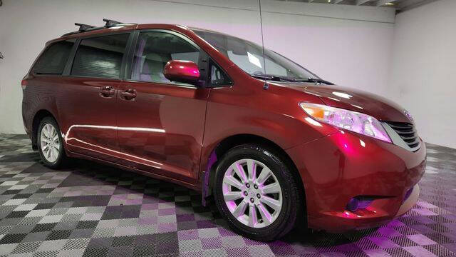 2014 Toyota Sienna LE 7-Passenger