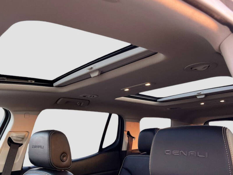 2022 GMC Acadia Denali
