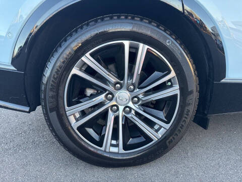 2024 Cadillac LYRIQ Luxury 1