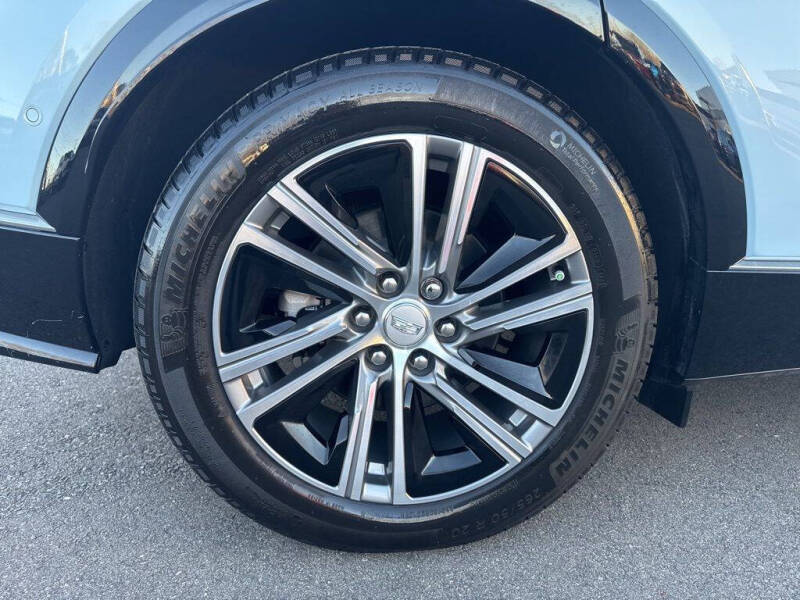 2024 Cadillac LYRIQ Luxury 1